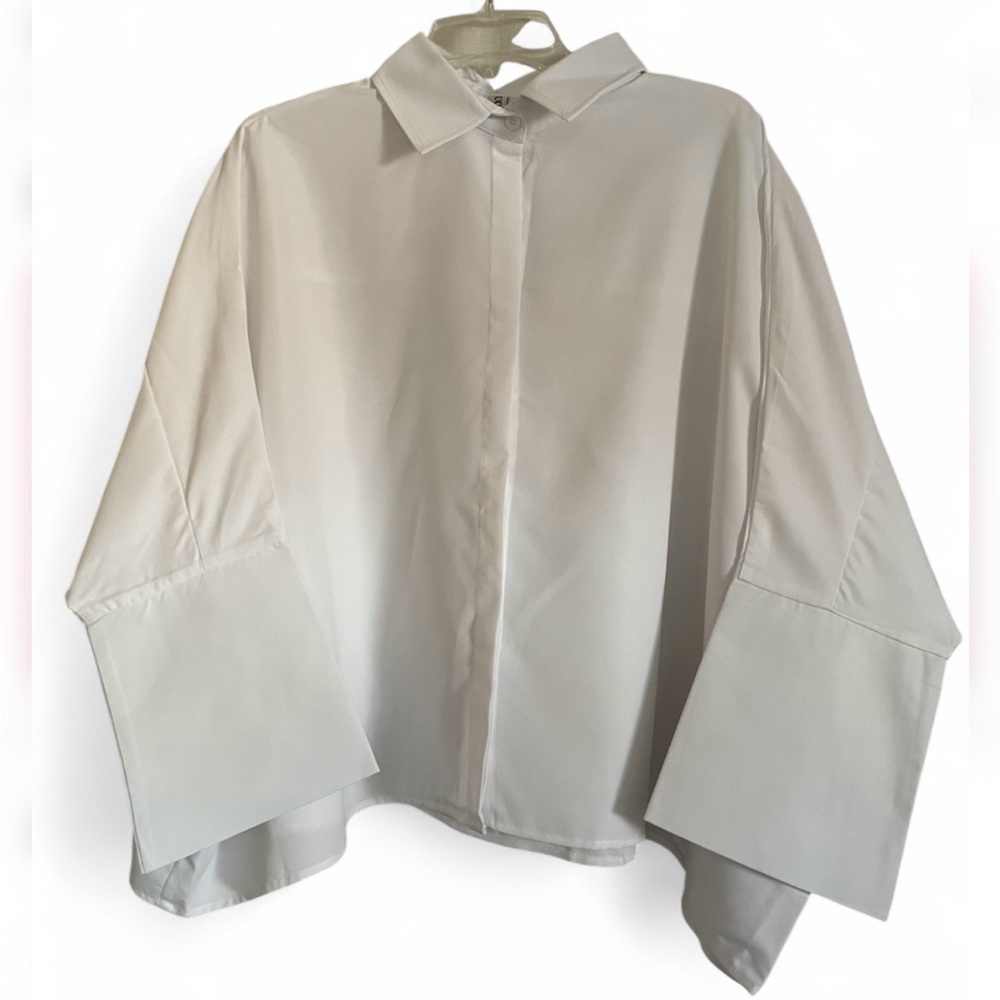 NWT UOOZEE White Button Down Collared Shirt Womens Size Medium